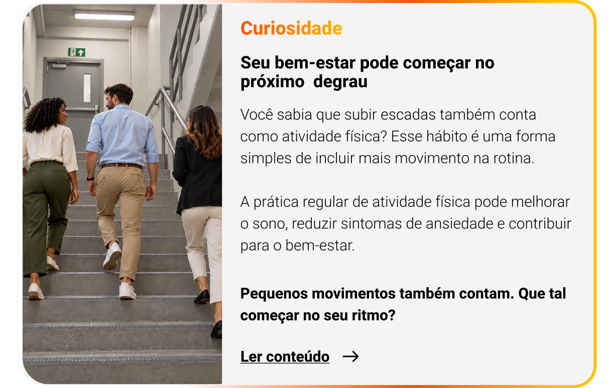 Três profissionais subindo escadas no ambiente de trabalho, ilustrando como subir escadas pode ser uma atividade física simples para melhorar o bem-estar.